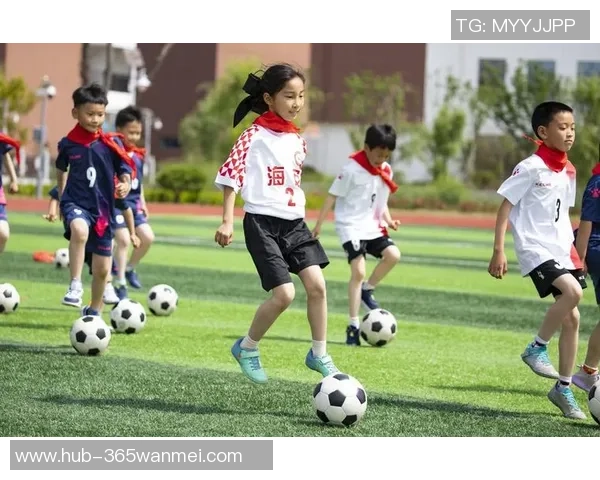 足球垫球技巧教学视频助你快速掌握基本功与实战应用方法